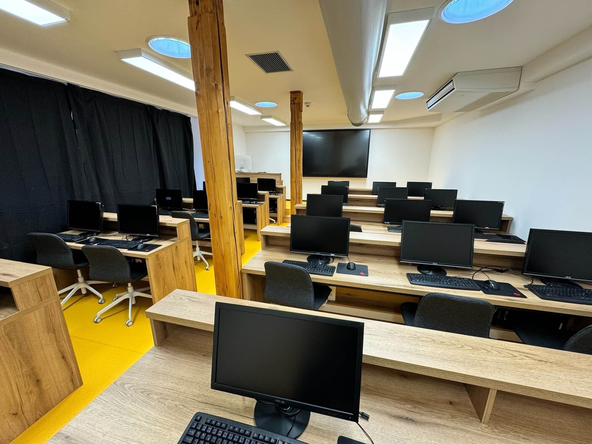 Two-storey lecture halls